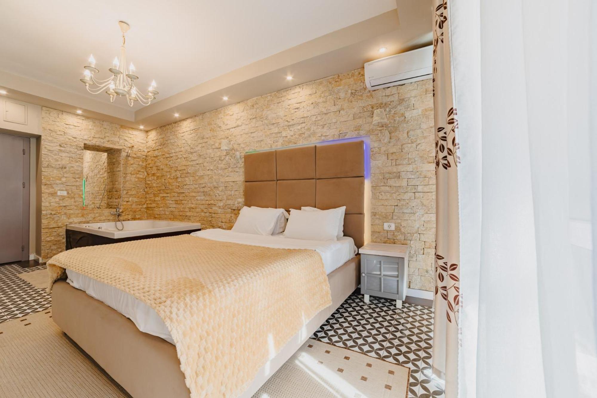 Romantic Jacuzzi Belleview Studio Sinaia Exterior photo